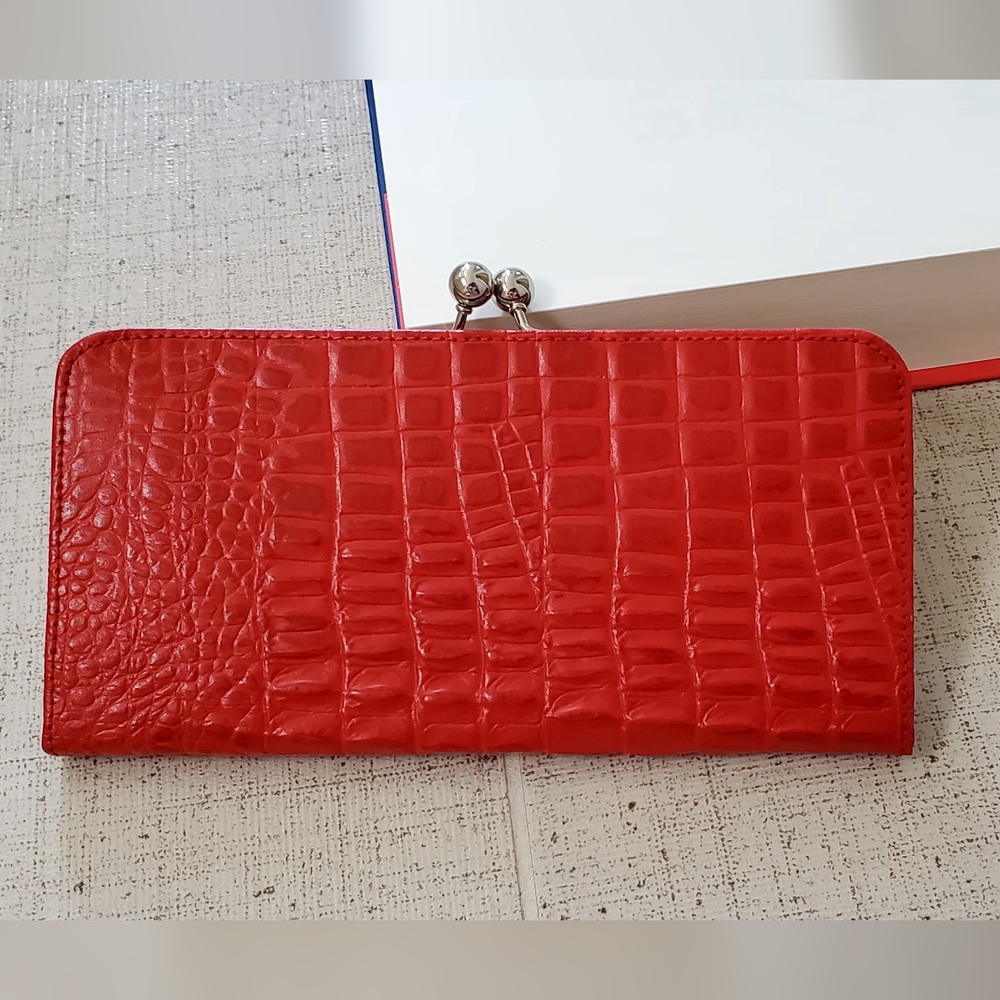 Boulevard Red Leather Croc Embossed Silver Frame Kiss Clasp Clutch Wallet, NEW